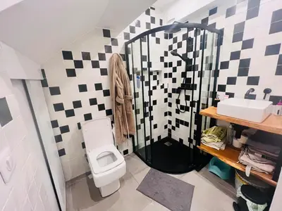Salle de bains dans l'établissement Maison de charme pour 6 | 15 Mins de Paris Centre