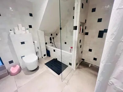 Salle de bains dans l'établissement Maison de charme pour 6 | 15 Mins de Paris Centre