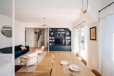 Coin salon dans l'établissement Jardin | Duplex familial de luxe