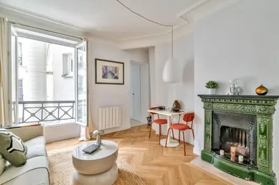 Coin salon dans l'établissement Paris à Pied : Folies Bergère et Grands Boulevards