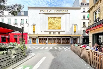 Clients de l'établissement Paris à Pied : Folies Bergère et Grands Boulevards