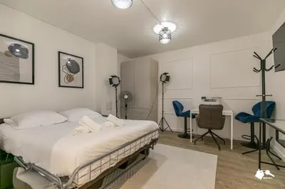 Un ou plusieurs lits dans un hébergement de l'établissement MBA - Beslay - Splendide Appartement Paris Centre