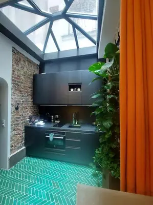 Cuisine ou kitchenette dans l'établissement Le Petit Atelier Des Lumières, VÉRANDA AGRÉABLE