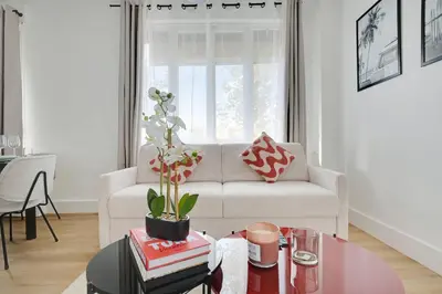 Coin salon dans l'établissement Magnifique appartement 8pers L014