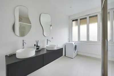 Salle de bains dans l'établissement Magnifique appartement 8pers L014