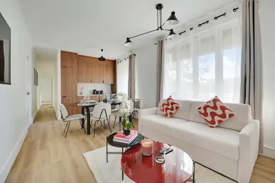 Cuisine ou kitchenette dans l'établissement Magnifique appartement 8pers L014