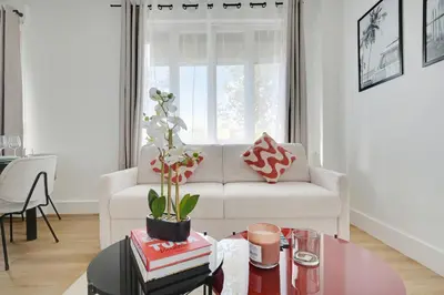 Coin salon dans l'établissement Magnifique appartement 8pers L014