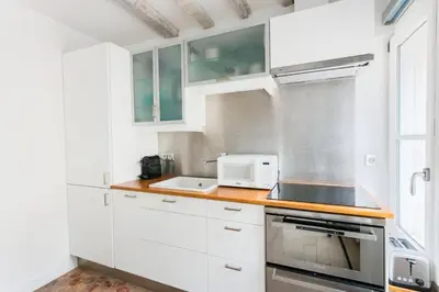 Cuisine ou kitchenette dans l'établissement Central Appartement - Sentier