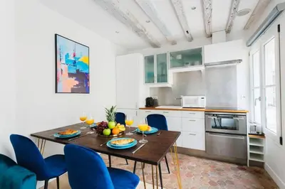 Cuisine ou kitchenette dans l'établissement Central Appartement - Sentier
