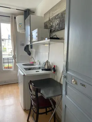 Cuisine ou kitchenette dans l'établissement Cosy studio in Parisian area 16th