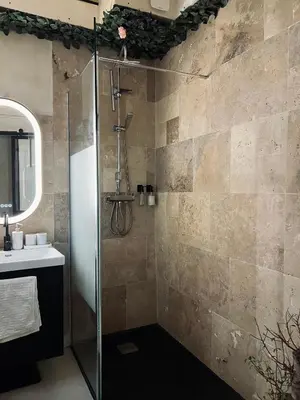 Salle de bains dans l'établissement Charmant studio en ville