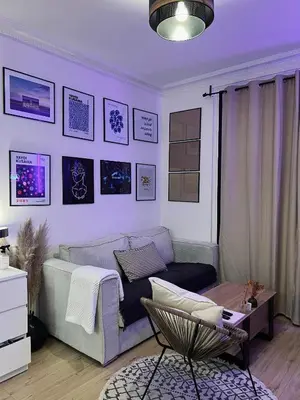 Coin salon dans l'établissement Charmant studio en ville