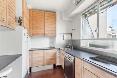 Cuisine ou kitchenette dans l'établissement paris invalides vue Tour Eiffel duplex