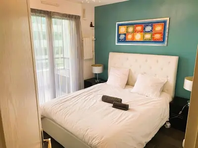 Un ou plusieurs lits dans un hébergement de l'établissement LE PARADIS - 2 chambres, balcon, parking