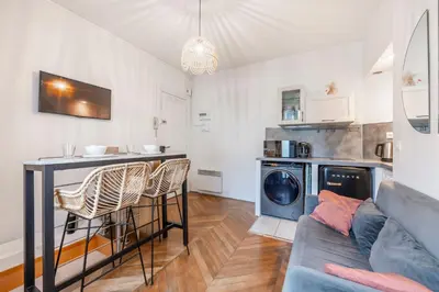 Cuisine ou kitchenette dans l'établissement Charming cocon, well-located Apartment 2 rooms