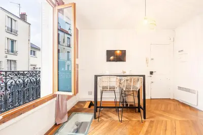 Télévision ou salle de divertissement dans l'établissement Charming cocon, well-located Apartment 2 rooms