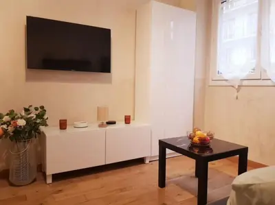 Télévision ou salle de divertissement dans l'établissement Studio Paris Montmorency