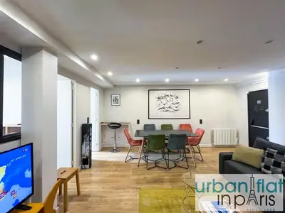 Télévision ou salle de divertissement dans l'établissement Urban Flat 120 - Charming 3 bedroom Flat in Le Marais