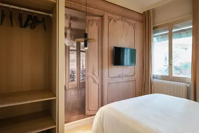 Télévision ou salle de divertissement dans l'établissement Versailles Suite - Duke Housing