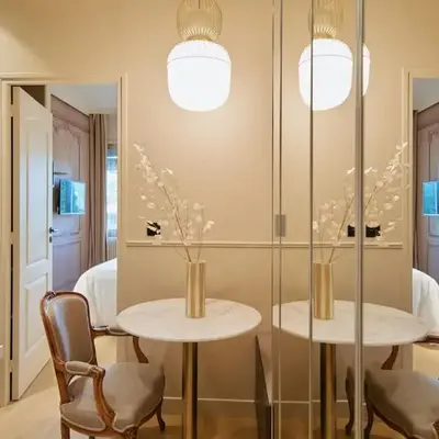 Versailles Suite - Duke Housing