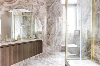 Salle de bains dans l'établissement Artistic Luxury 3-Bedroom Apartment - Champs-Élysées