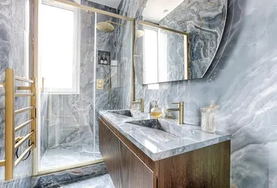 Salle de bains dans l'établissement Artistic Luxury 3-Bedroom Apartment - Champs-Élysées