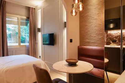 Télévision ou salle de divertissement dans l'établissement Rosso Levanto Room - Duke Housing