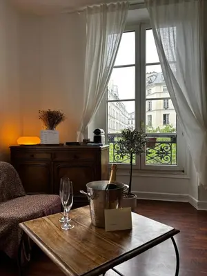 Coin salon dans l'établissement Appartement en plein coeur du Marais