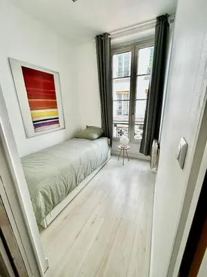 Un ou plusieurs lits dans un hébergement de l'établissement Appartement en plein coeur du Marais
