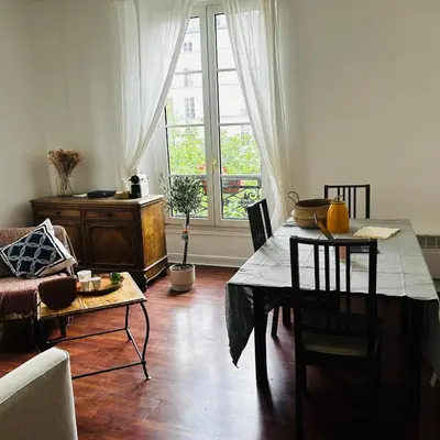 Coin salon dans l'établissement Appartement en plein coeur du Marais
