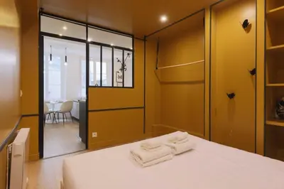 Un ou plusieurs lits dans un hébergement de l'établissement Chic apartment - 1BR-4P - Center of Paris