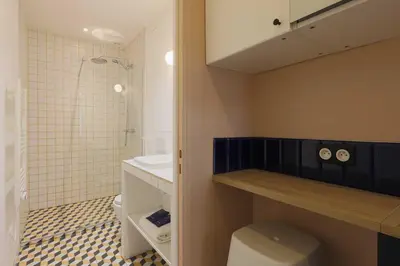 Salle de bains dans l'établissement Chic apartment - 1BR-4P - Center of Paris