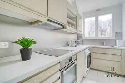 Cuisine ou kitchenette dans l'établissement Proche Porte Maillot - Le Véritable - 378B