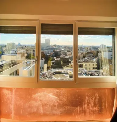 Vue générale sur Paris ou vue de la ville depuis l'appartement