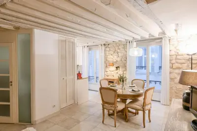 Coin salon dans l'établissement Cosy Appartement en plein Marais