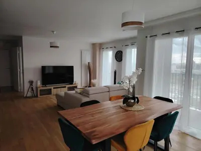 Télévision ou salle de divertissement dans l'établissement Grand appartement familial paris13