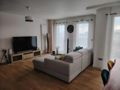 Télévision ou salle de divertissement dans l'établissement Grand appartement familial paris13