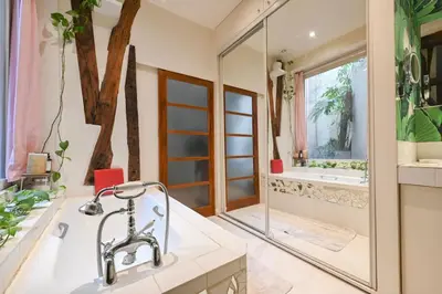 Salle de bains dans l'établissement Spacious apartment in central Paris