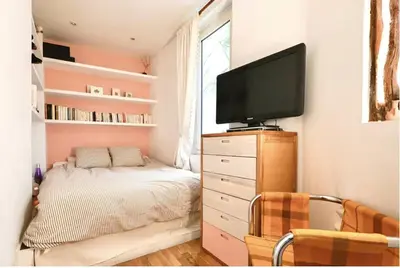 Télévision ou salle de divertissement dans l'établissement Spacious apartment in central Paris