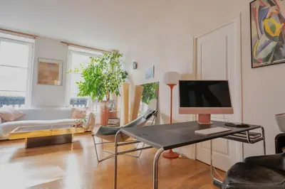 Télévision ou salle de divertissement dans l'établissement Spacious apartment in central Paris