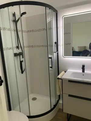 Salle de bains dans l'établissement Charmant 2 pièces rénové parc des expositions porte de Versailles