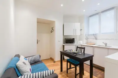 Cuisine ou kitchenette dans l'établissement Appartement Petits Champs II