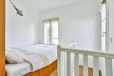 Un ou plusieurs lits dans un hébergement de l'établissement Montmartre, Patio! Sacré-Coeur! Stylish duplex!