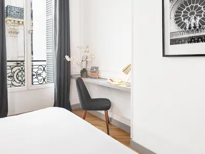 Un ou plusieurs lits dans un hébergement de l'établissement LivinParis - Luxury 3 Bedrooms Le Louvre I