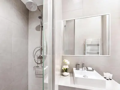 Salle de bains dans l'établissement LivinParis - Luxury 3 Bedrooms Le Louvre I