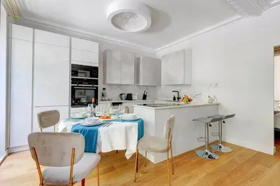 Cuisine ou kitchenette dans l'établissement 1er Arrondissement Paris Luxueuse Suite