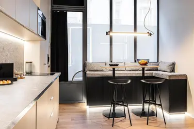 Cuisine ou kitchenette dans l'établissement Luxury Suite 2BR Le Marais AC Courtyard
