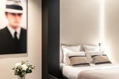 Un ou plusieurs lits dans un hébergement de l'établissement Luxury Suite 2BR Le Marais AC Courtyard