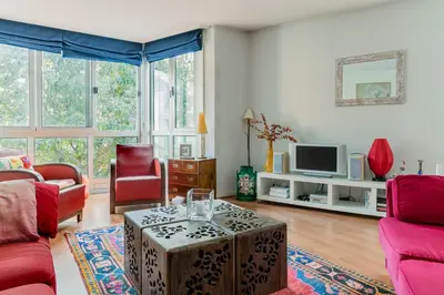 Télévision ou salle de divertissement dans l'établissement 3 Rooms Quiet and bright