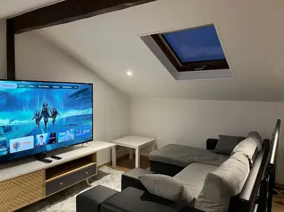 Télévision ou salle de divertissement dans l'établissement BX - Maison 10 rooms - 12 beds - metro PARIS EXPO